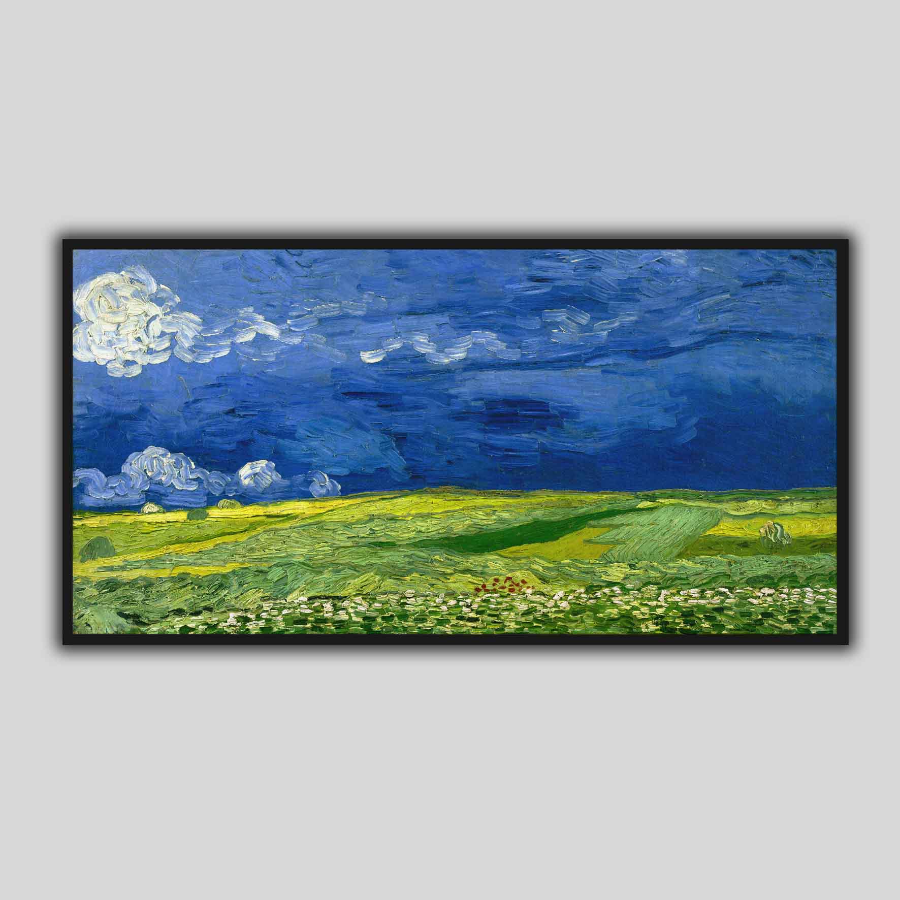 Campo di grano sotto le nuvole temporalesche