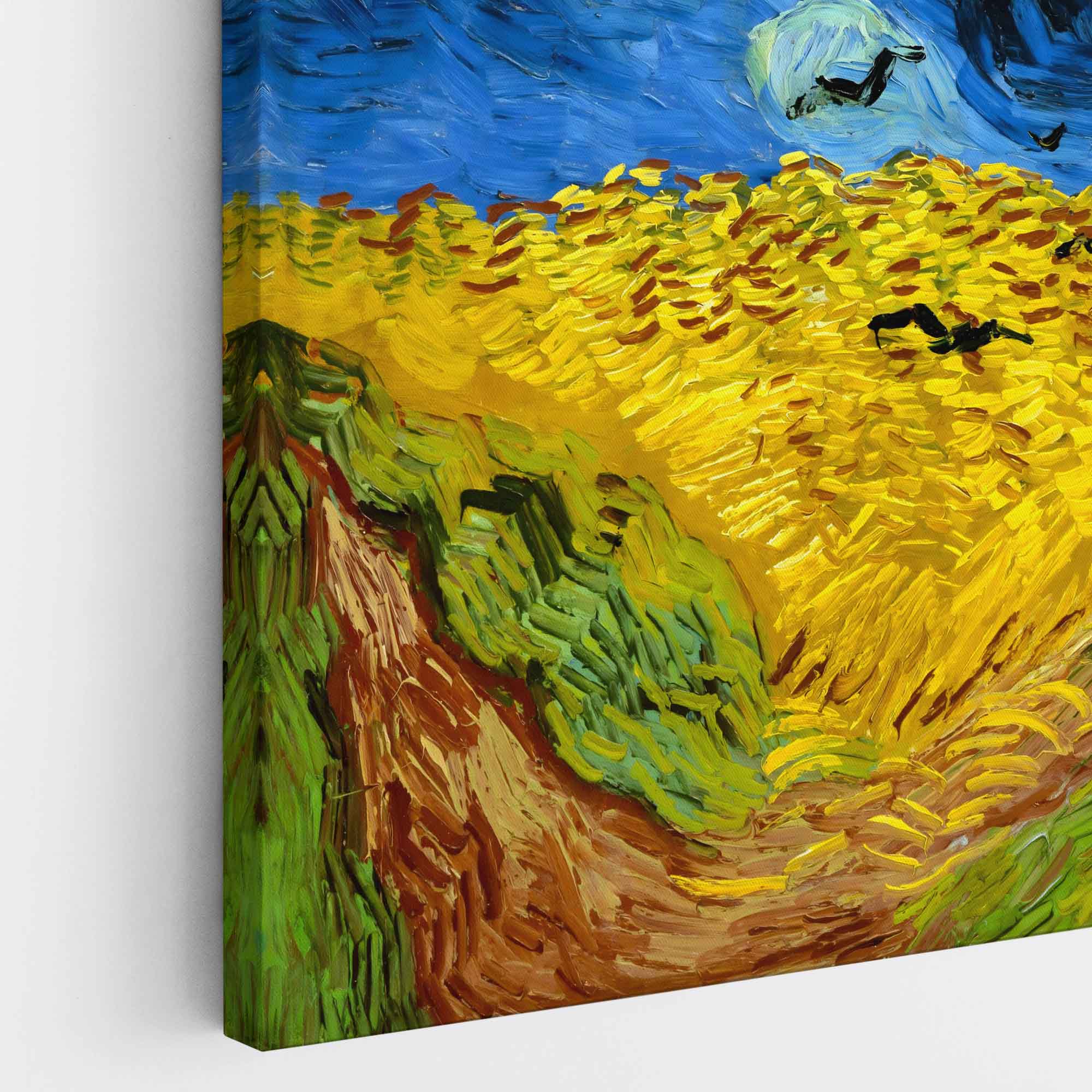 Campo di grano con volo di corvi