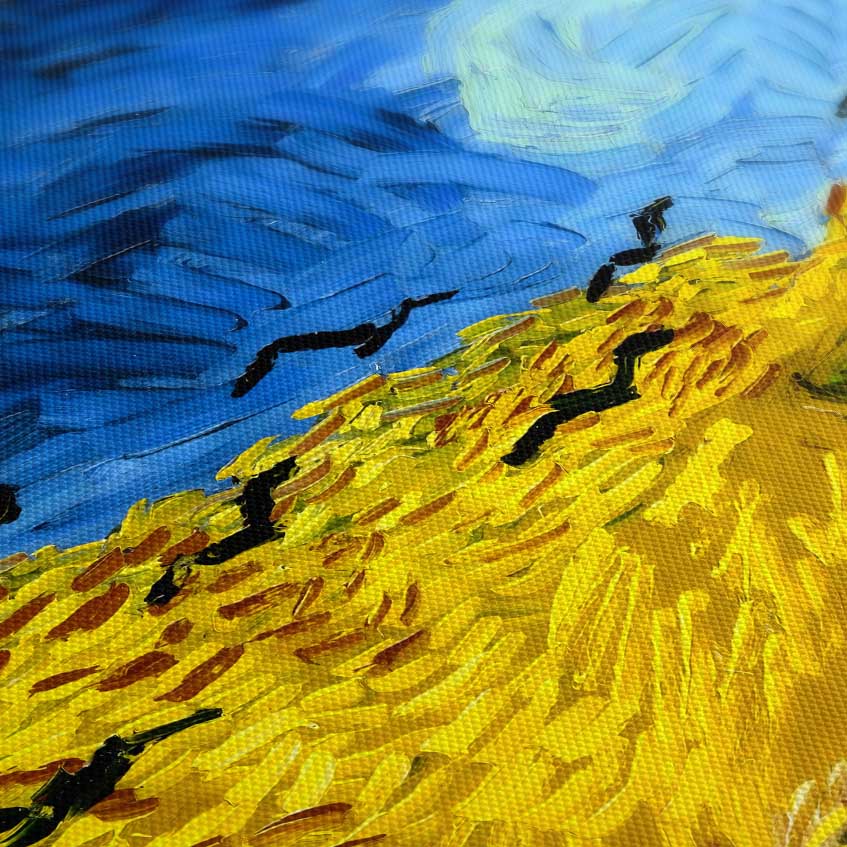 Campo di grano con volo di corvi